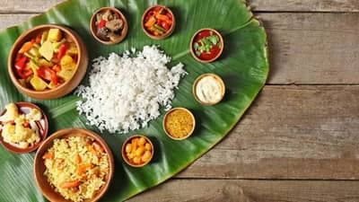 केळीच्या पानावर का खावे? केळीच्या पानावर खाण्याचे फायदे काय? जाणून घ्या