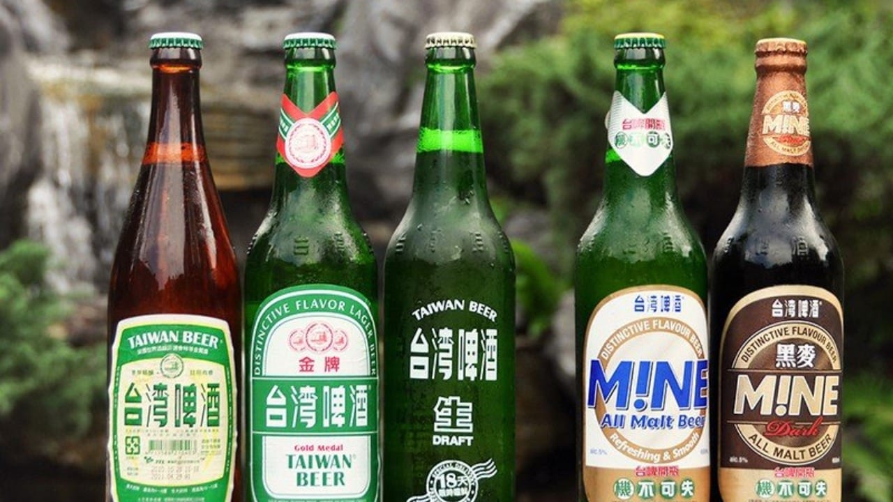 बिअर किंवा इतर दारुवर कधीही GST लागू होत नाही. पण तरीही दारुचे दर वाढल्याचे पाहायला मिळतात. यामागील प्रत्येक राज्याची स्वतःची कर प्रणाली हे मुख्य कारण असते.