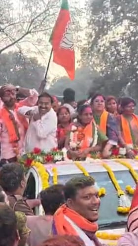 आमदार परिणय फुकेंनी भर मिरवणुकीत थोपटले दंड!.