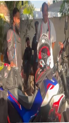 हिंगणघाटचा बाईकवीर वैभव नेपाळ दौऱ्यावर, आमदार समीर कुणावार यांनी दिल्या शुभेच्छा