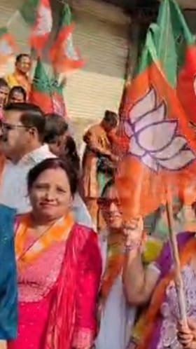 मीरा-भाईंदरमध्ये भाजपचे जोरदार शक्तिप्रदर्शन, माजी महापौर डिंपल मेहता आणि हसमुख गेहलोत यांनी भरला उमेदवारी अर्ज.