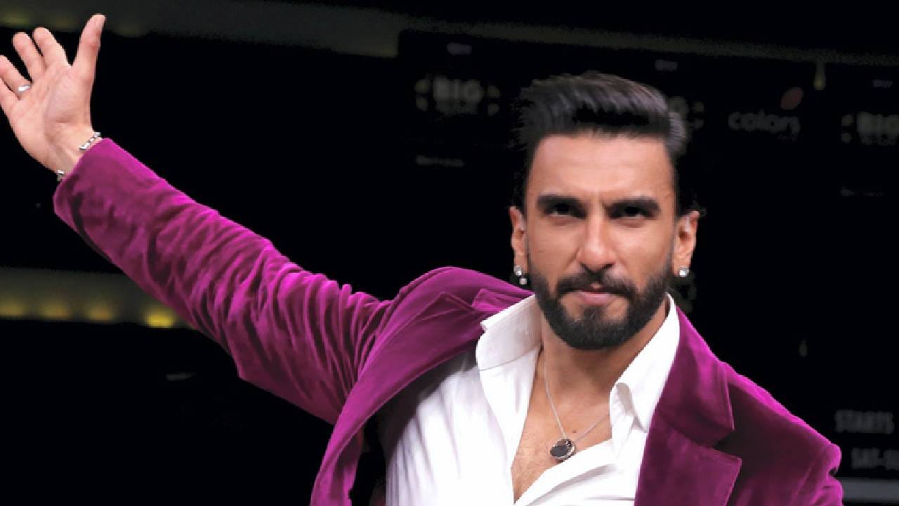 धुरंधर चित्रपट उत्तम आहेच. पण सर्वात जास्त कौतुक होतय ते अक्षय खन्नाचं. त्याने पाकिस्तानातील ल्यारीचा डॉन रहमान डकैत रंगवला आहे. अक्षय खन्नाचा अभिनय आणि त्याने गाण्यावर धरलेला ठेका सगळीकडे व्हायरल झाला आहे. लोक या गाण्याचे रिल्स बनवत आहेत.