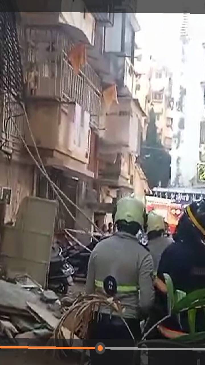 बोरिवली पूर्वेतील कोसळली इमारतीची बाल्कनी, सुदैवाने कोणीही जखमी नाही