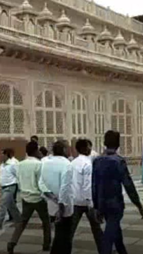 शेगावमध्ये भक्तांचा महासागर, नाताळच्या सुट्टीनिमित्त हॉटेल्स, लॉजसह पार्किंगही फुल्ल