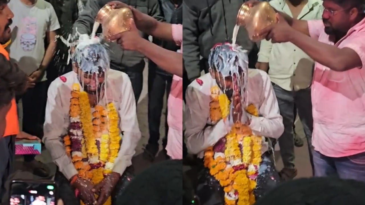 दूधाने अंघोळ घालत असताना कार्यकर्त्यांनी जय श्रीराम आणि भाजपचा विजय असो अशा घोषणांनी परिसर दणाणून सोडला होता. विजयाचा हा दुग्धस्नान सोहळा सध्या संपूर्ण जिल्ह्यात चर्चेचा विषय ठरला आहे.