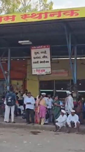 कुर्डूवाडी बसस्थानकावर पाण्याअभावी प्रवाशांची गैरसोय