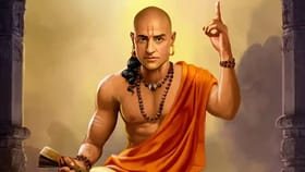 Chanakya Niti : कर्ज घेण्यापूर्वी या गोष्टी लक्षात ठेवा.