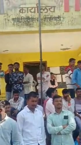 संभाजीनगरात लोकांचा संताप, ग्रामपंचायत कार्यालयापुढेच रचले सरण