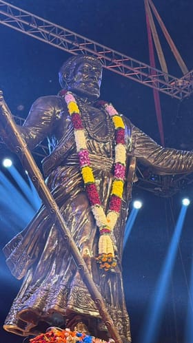 पुण्यातील धायरीमध्ये छत्रपती शिवाजी महाराजांच्या भव्य स्मारकाचे अनावरण.