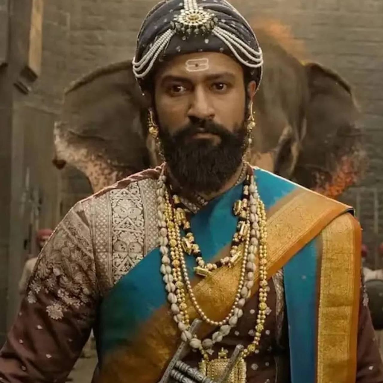 वर्ष 2025 मध्ये अनेक मोठ्या चित्रपटांनी बॉक्स ऑफिसवर जबरदस्त प्रदर्शन केलं. धुरंधर, छावा, सैयारा आणि कांतारा चॅप्टर 1 सारखे ब्लॉकबस्टर चित्रपट आहेतच. पण एक प्रादेशिक भाषेतील सिनेमा सुद्धा हिट ठरला.  