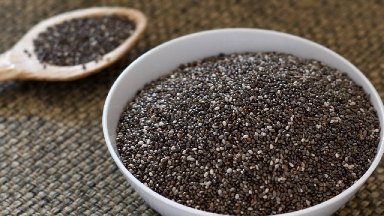 जर तुम्हाला मुळव्याधाचा त्रास होत असेल तर तुम्ही पाण्यात मिक्स करून चिया सीड्स घ्या. ज्यामुळे तुम्हाला होणारा मुळव्याधाचा त्रास नक्की कमी होऊ शकतो.