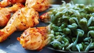 चिकन खावं की मूग डाळ? जास्त प्रोटीन कशामध्ये; उत्तर वाचून चकितच व्हाल!