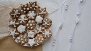 Christmas : गव्हाच्या पिठापासून तयार करा खास कुकीज... मुलांना नक्कीच आवडतील