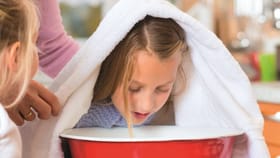 सर्दी खोकला झाल्यास लहान मुलांना वाफ देणे योग्य की अयोग्य?. सर्दी खोकला झाल्यास लहान मुलांना वाफ देणे योग्य की अयोग्य?.