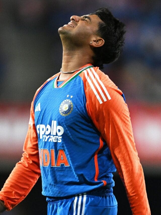 अभिषेकची 'विराट' विक्रम मोडण्याची संधी थोडक्यात हुकली