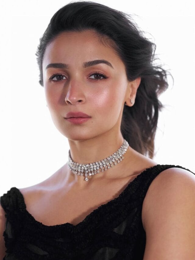 काळ्या ड्रेसमध्ये आलिया भट्टच्या क्लासी अदा, चाहत्यांच्या चुकला काळजाचा ठोका