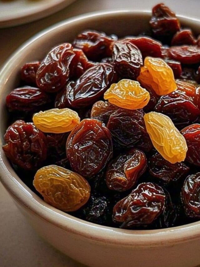 हिवाळ्यात मनुके खाण्याची योग्य पद्धत कोणती?