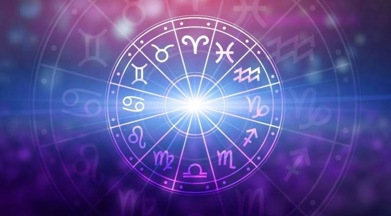 जनावेरी महिन्यात कर्क, मीन तसचे एकूण चार राशींना आरोग्याच्या समस्या निर्माण होऊ शकतात. त्यामुळे त्यांनी आगामी वर्षाच्या जानेवारी महिन्यात काळजी घेणे गरजेचे आहे. आरोग्यविषयक समस्या दिसून आली तर लगेच रुग्णालयात जाणे गरजेचे आहे. 