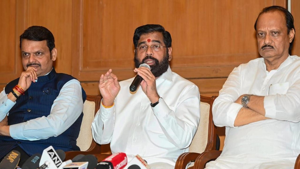 कुठे वेगवेगळे, कुठे एकत्र; जागावाटपाचा फॉर्म्युला ठरला, तुमच्या महापालिकेसाठी रणनिती काय? कुठे वेगवेगळे, कुठे एकत्र; जागावाटपाचा फॉर्म्युला ठरला, तुमच्या महापालिकेसाठी रणनिती काय?