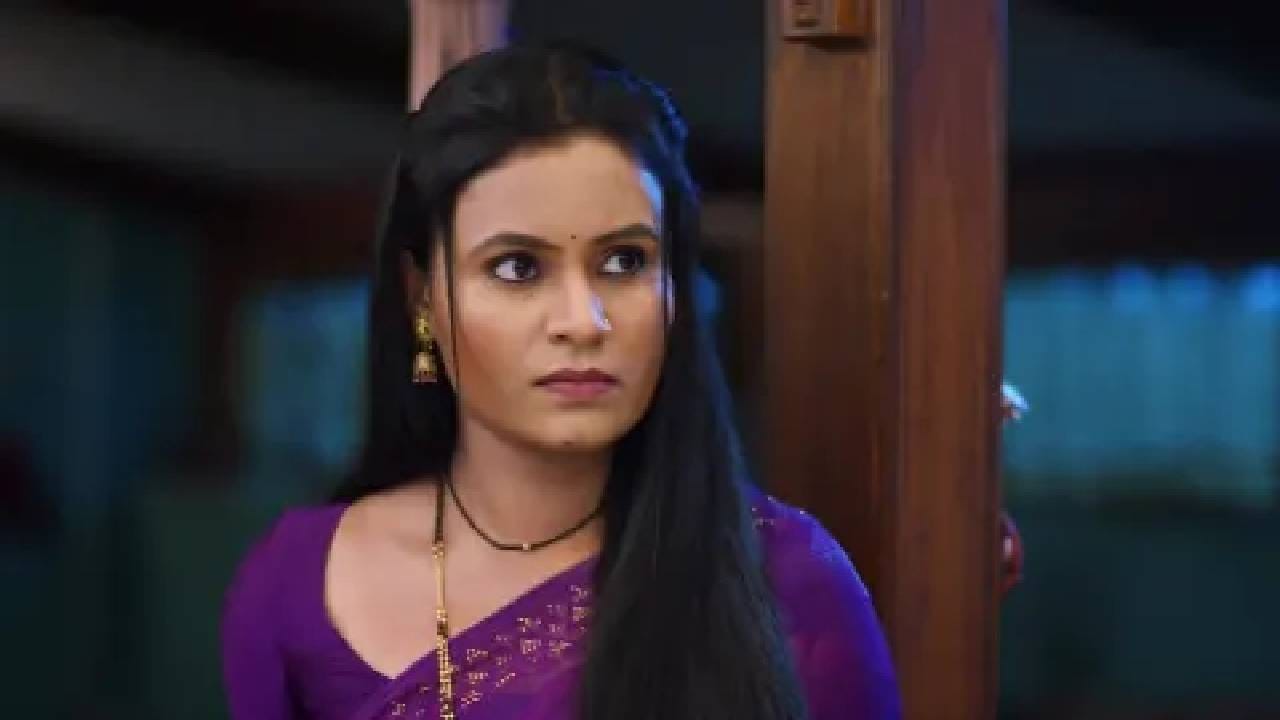 आर्या हा संपूर्ण प्रसंग अजितला सांगते आणि अजित तिला बँकेतून पैसे काढण्यास प्रवृत्त करतो. मात्र, त्या व्यवहारासाठी साकेतची सही आवश्यक असल्याने तो नकार देतो. त्यामुळे त्यांच्यात तीव्र वाद निर्माण होतो. वाद वाढत असतानाच आर्या भावनिकदृष्ट्या अजितच्या अधिक जवळ येऊ लागली आहे. 
