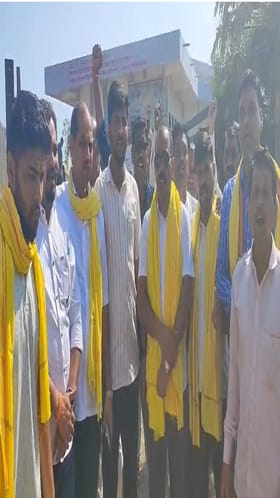 आरक्षणाच्या विविध मागण्यासाठी धनगर समाज आक्रमक.