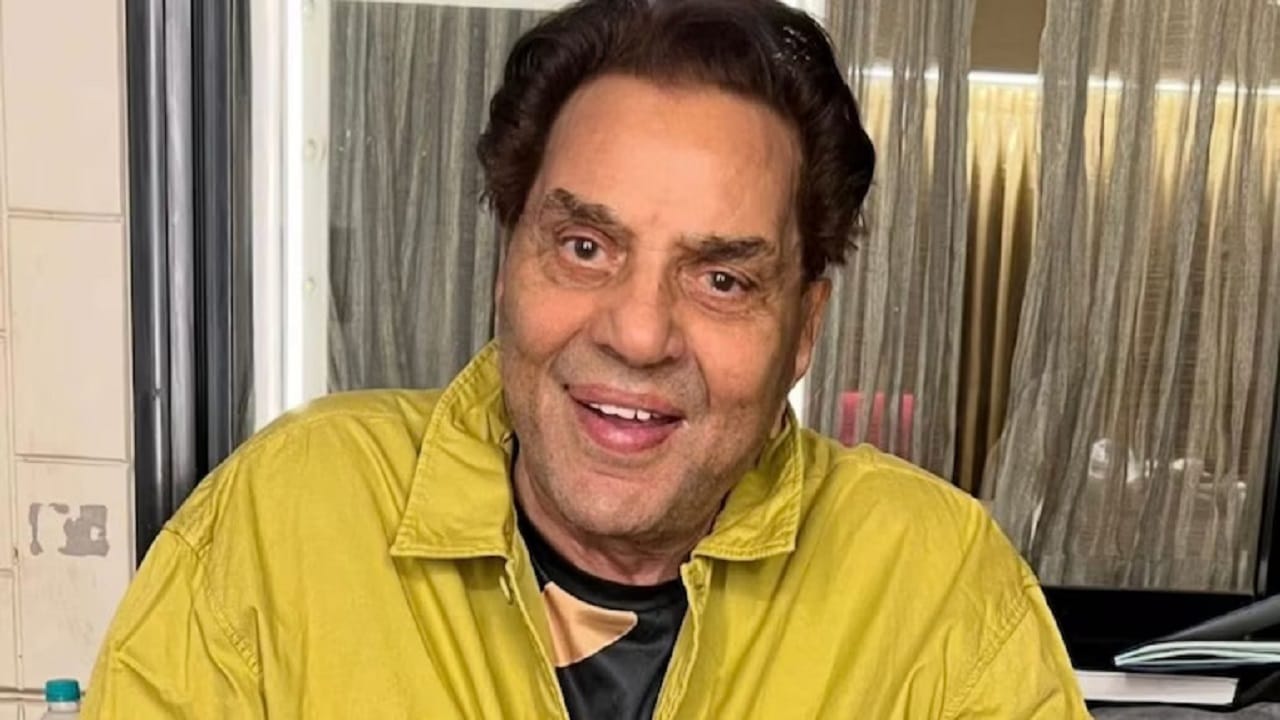 Dharmendra : काहीही कर मला तिच्याकडे घेऊन चल..., धर्मेंद्र यांची शेवटची इच्छा अपूर्णच Dharmendra : काहीही कर मला तिच्याकडे घेऊन चल..., धर्मेंद्र यांची शेवटची इच्छा अपूर्णच