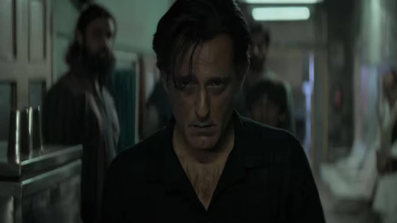 'धुरंधर'ला मिळणारं यश आणि त्याची लोकप्रियता पाहून नेटफ्लिक्स या ओटीटी प्लॅटफॉर्मने लगेच या स्पाय थ्रिलरचे डिजिटल राइट्स विकत घेतले आहेत. हा चित्रपट नवीन वर्षात म्हणजेच 30 जानेवारी 2026 रोजी नेटफ्लिक्सवर प्रदर्शित होणार आहे. 
