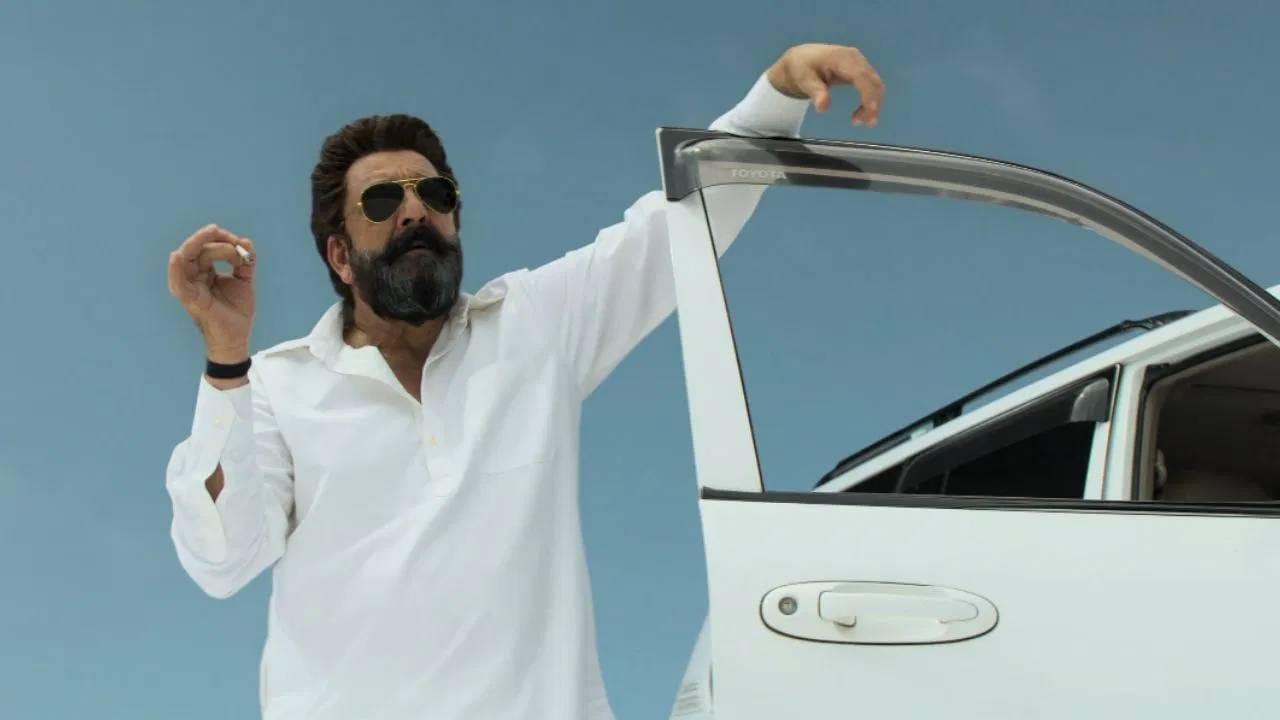 पिकअपपासून ते लँड क्रूझरपर्यंत 'धुरंधर' चित्रपटात वापरण्यात आल्या या आयकॉनिक कार पिकअपपासून ते लँड क्रूझरपर्यंत 'धुरंधर' चित्रपटात वापरण्यात आल्या या आयकॉनिक कार