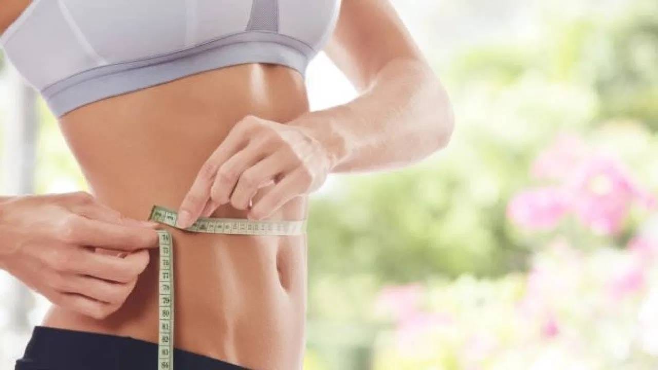 वाढलेले वजन ही अनेकांची मोठी समस्या बनत चालले आहे. बऱ्याचदा ऑफिसच्या कामांमुळे आपल्याला कित्येक तास जाग्यावरून उठला देखील येत नाही. परिणामी झपाट्याने वजन वाढते. 