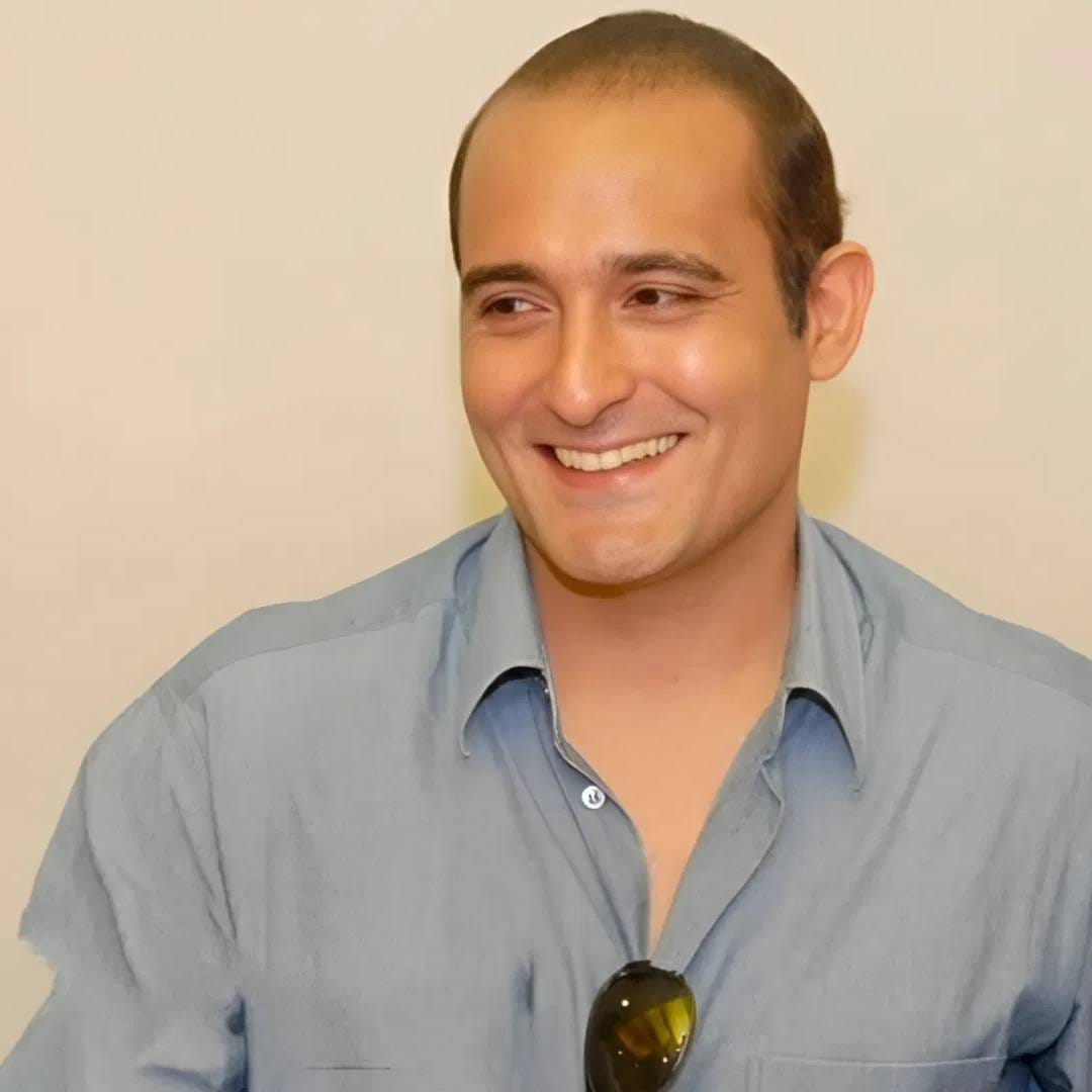 डायरेक्टर अमोल गुप्ते यांनी  2007 साली ‘तारे जमीन पर’ चित्रपट बनवला. या फिल्मच्या लीड रोलमध्ये आमि खान होता. आमिर खान या चित्रपटासाठी पहिली पसंत नव्हता. अमोल गुप्ते यांची पहिली चॉइस अक्षय खन्ना होता. अक्षयशी अमोल यांची ओळख नव्हती. 