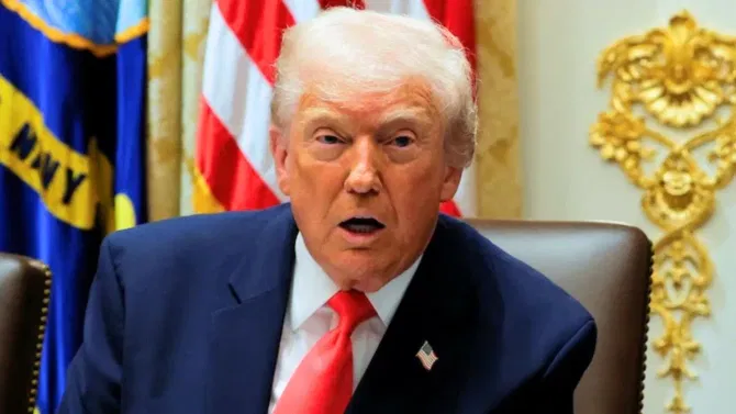 एपस्टीन फाइलच्या नव्या फोटोंमुळे खळबळ! ट्रम्प यांचेही फोटो व्हायरल