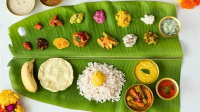 जेवताना ही एक चूक करताय? पैसे आणि आरोग्य दोन्ही जाईल हातातून