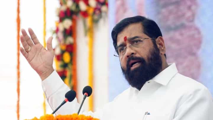 Mahendra Dalvi : लवकरच चौथा बॉम्ब फोडणार, त्यांनी कॅश बॉम्ब फोडले ते फुसके निघाले, पण आता... शिंदेंच्या आमदाराचा गौप्यस्फोट Mahendra Dalvi : लवकरच चौथा बॉम्ब फोडणार, त्यांनी कॅश बॉम्ब फोडले ते फुसके निघाले, पण आता... शिंदेंच्या आमदाराचा गौप्यस्फोट