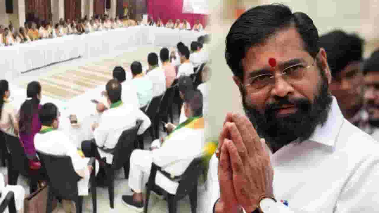 Seat-Sharing Deadlock : शिंदे यांचा खास माणूस पुण्याच्या दिशेने... भाजप अन् शिवसेनेत युती घडवण्यासाठी हालचालींना वेग, लवकरच..... Seat-Sharing Deadlock : शिंदे यांचा खास माणूस पुण्याच्या दिशेने... भाजप अन् शिवसेनेत युती घडवण्यासाठी हालचालींना वेग, लवकरच.....