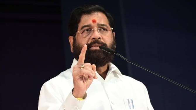 एकनाथ शिंदेंकडून गुपचूप एबी फॉर्मचे वाटप, पाहा कुणाचं नशीब उघडलं?