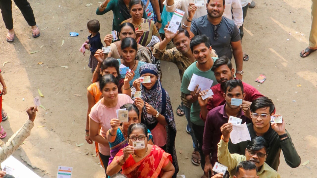 मात्र या सर्व चढाओढीत एका शब्दाची सर्वाधिक चर्चा होत आहे. तो म्हणजे एबी फॉर्म. सध्या भाजप, शिवसेना, राष्ट्रवादी, काँग्रेसने अनेक उमेदवारांना हे फॉर्म वाटले आहे. ज्यांना एबी फॉर्म मिळाले, त्यांच्या समर्थकांमध्ये मोठा उत्साह पाहायला मिळत आहे.