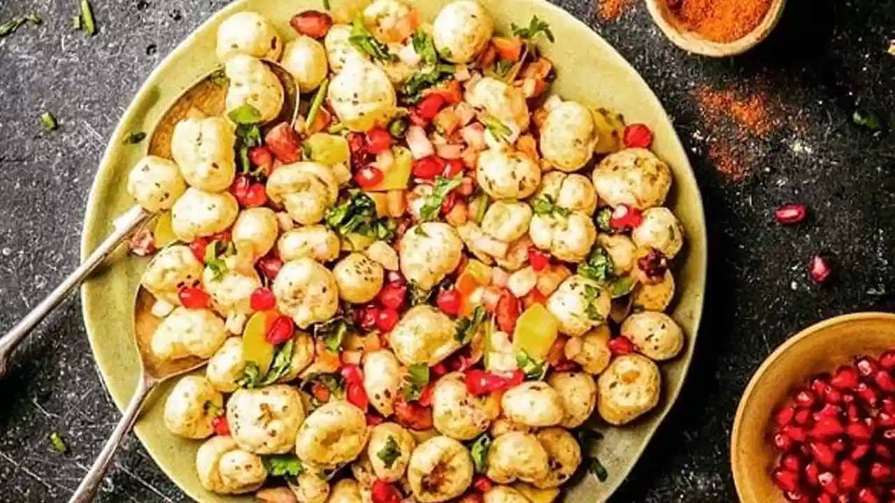 दिवसभर जर तुम्ही डाएट करत असाल आणि संध्याकाळी अशा गोष्टींचे सेवन करत असाल तर ते धोकादायक नक्कीच आहे. यादरम्यान हेल्दी गोष्टी खाण्याचा प्रयत्न करा. 