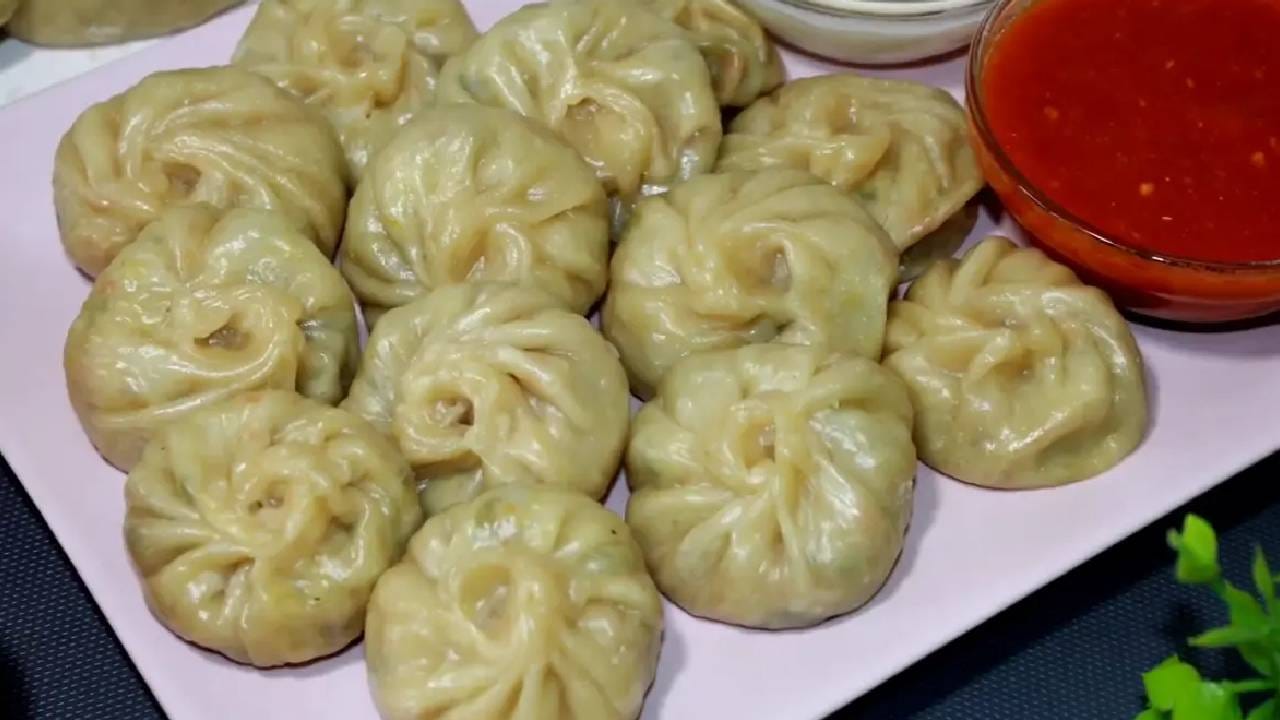 नेमक्या याच वेळी तळलेले आणि गोड पदार्थ सर्वाधिक नुकसान पोहोचवतात. चवीच्या नादात आपण अशा गोष्टी खातो, ज्यामुळे पचनक्रिया आणि चयापचय क्रियेत अडथळा निर्माण होतो.