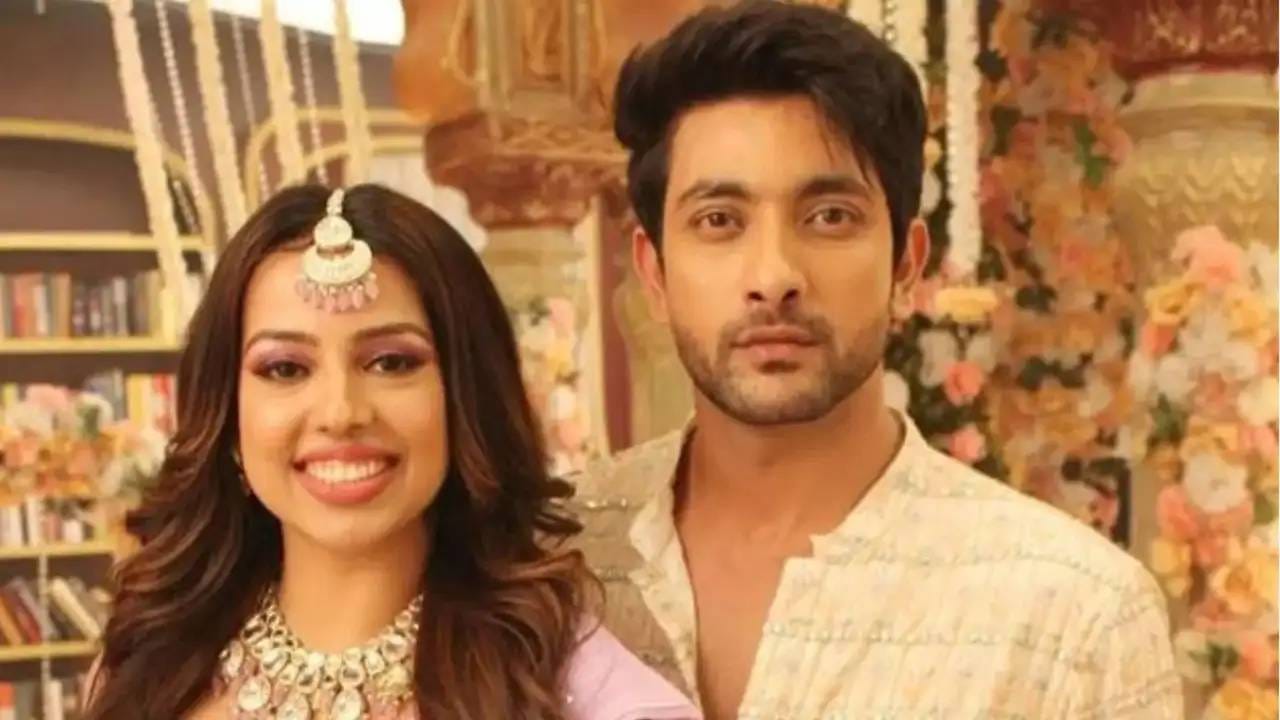 फहमान खान आणि अदिती शेट्टी हे सेटवर एकमेकांच्या प्रेमात पडले. 2024 मध्ये या दोघांच्या लग्नाच्याही चर्चा होत्या. परंतु करिअरमुळे त्यांच्या नात्यात फूट पडल्याचं समजतंय. यावर्षी फेब्रुवारी महिन्यात त्यांचा ब्रेकअप झाला. 
