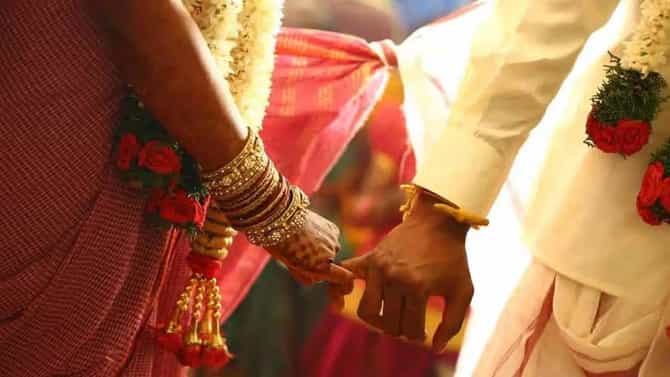 मुलगीच बनते नवरदेव, पाकिस्तानातील फेक वेडिंगमध्ये भलतंच काहीतरी होतं; का होतेय चर्चा?
