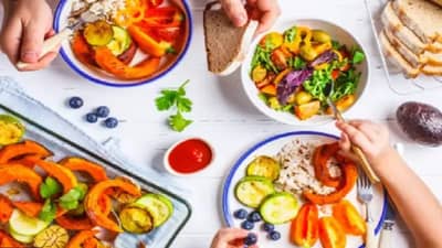 जेवल्यावर लगेच सुस्ती का येते? या मागचं नेमकं कारण चला जाणून घेऊयात....