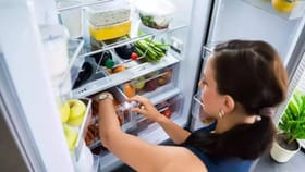 किचनमधील 'या' वस्तू चुकूनही फ्रीजमध्ये ठेवू नका, वाढतो आरोग्याचा धोका