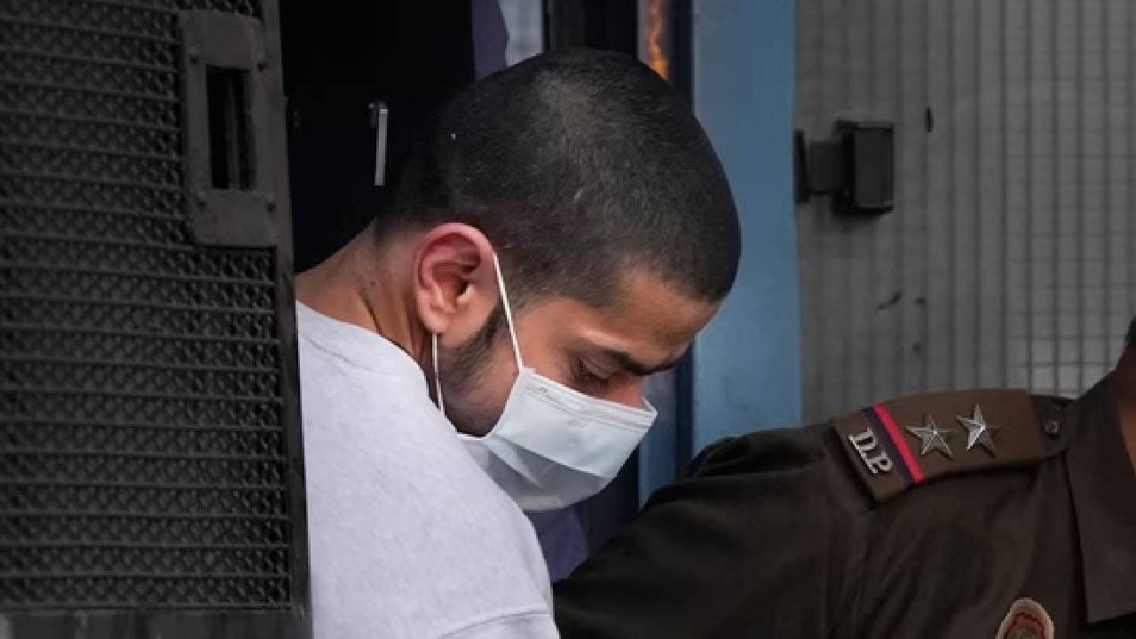 Anmol Bishnoi : गँगस्टर अनमोल बिश्नोईला अमेरिकेतून पकडून भारतात आणलं, पण...केंद्रीय गृहमंत्रालयाने त्याच्याबाबतीत घेतला एक मोठा निर्णय Anmol Bishnoi : गँगस्टर अनमोल बिश्नोईला अमेरिकेतून पकडून भारतात आणलं, पण...केंद्रीय गृहमंत्रालयाने त्याच्याबाबतीत घेतला एक मोठा निर्णय