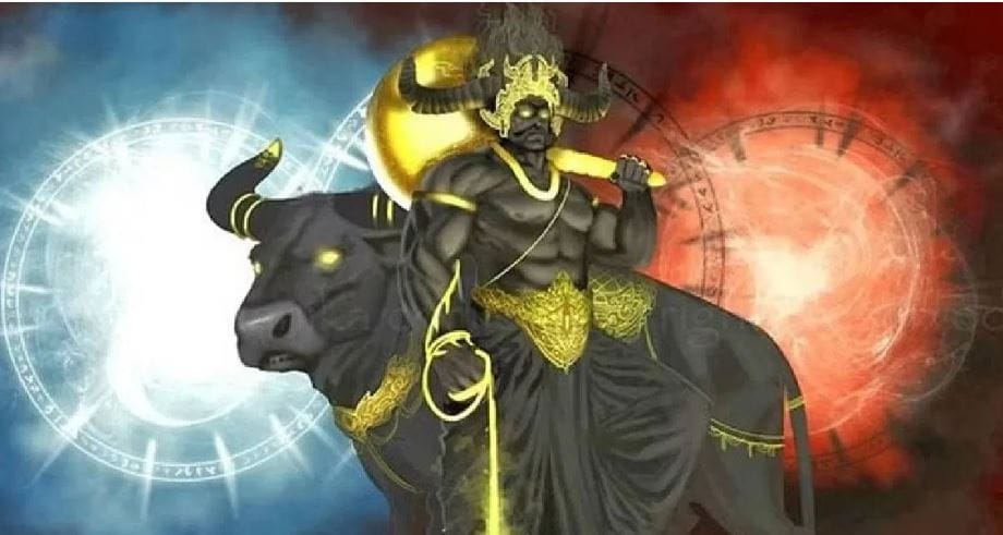 गरुड पुराणामुसार मृत्यू होत असलेल्या व्यक्तीच्या बाजूला तुळस ठेवायला हवी. कारण तुळस ही फार पवित्र मानली जाते. दुसरी वस्तू म्हणजे गंगेचं पवित्र जल. मृत्यू होत असलेल्या व्यक्तीजवळ गंगेचं पवित्र जल ठेवल्यास त्या व्यक्तीसाठी स्वर्गाचे द्वार खुले होते, असे गरुड पुराणात सांगितलेले आहे.