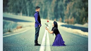 गुडघ्यावर बसून मुली मुलांना प्रपोज का करत नाहीत? ‘हे’ रील्स बघितल्यावर घाबरून जाल