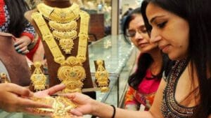 सोन्याचा भाव म्हणजे दुसरं रॉकेट, एका दिवसात थेट...सामान्यांनी लावला डोक्याला हात, नवा भाव काय?