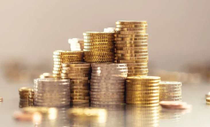 गेल्या काही दिवसांपासून सोने आणि चांदीच्या भावात मोठा चढउतार झालेला पाहायला मिळत आहे. काही दिवसांपासून सोन्याचा भाव सलग वाढताना दिसत होता. आता मात्र सोन्याला उतरती कळा लागली आहे. सोन्याचा भाव आज (30 डिसेंबर) चांगलाच पडला असून सामान्यांना दिसाला मिळाला आहे. 