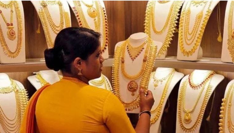 (टीप- वरच्या लेखात दिलेली माहिती ही प्राथमिक स्वरुपाची आहे. कुठेही प्रत्यक्ष वा अप्रत्यक्ष गुंतवणूक करायची असेल किंवा कोणताही आर्थिक निर्णय घ्यायचा असेल तर त्या-त्या क्षेत्रातील तज्ज्ञांचा सल्ला जरूर घ्या)