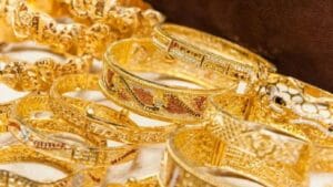 Gold Rate Today : एका क्षणात सोनं 5 हजारांनी वाढलं, सामान्यांना भरली धडकी, 10 ग्रॅमसाठी लागणार तब्बल...