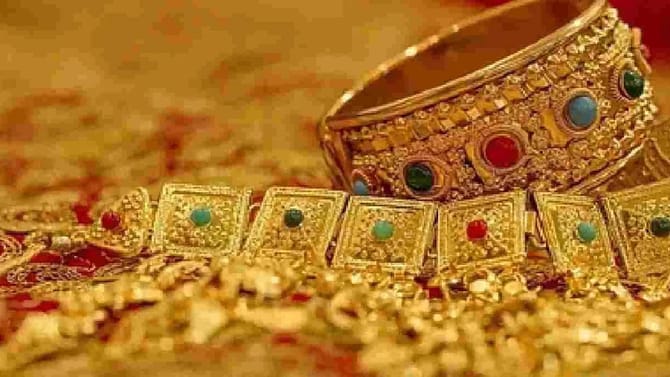 सोन्याचा भाव पोहोचणार थेट 2 लाखांवर? 2026 सालाची मोठी भविष्यवाणी समोर!